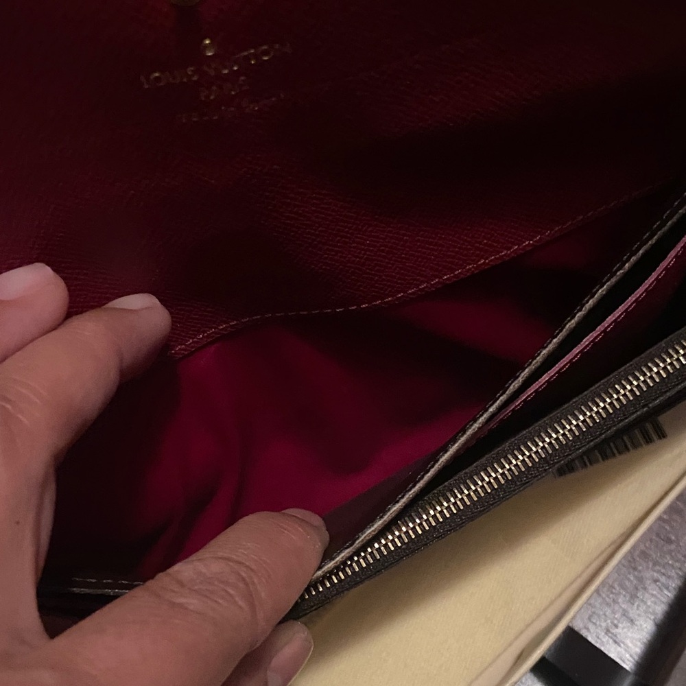 Louis Vuitton Emelie Monogram Wallet 💕 - Picture 4 of 8